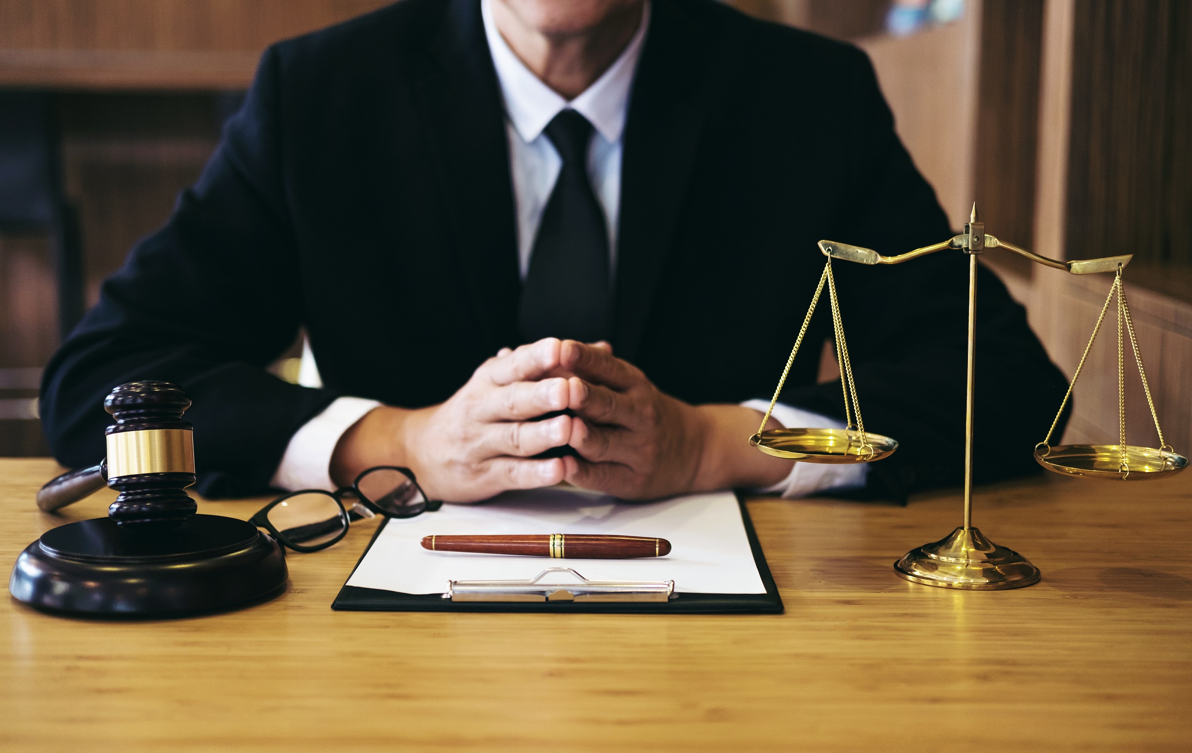 divorce lawyer 